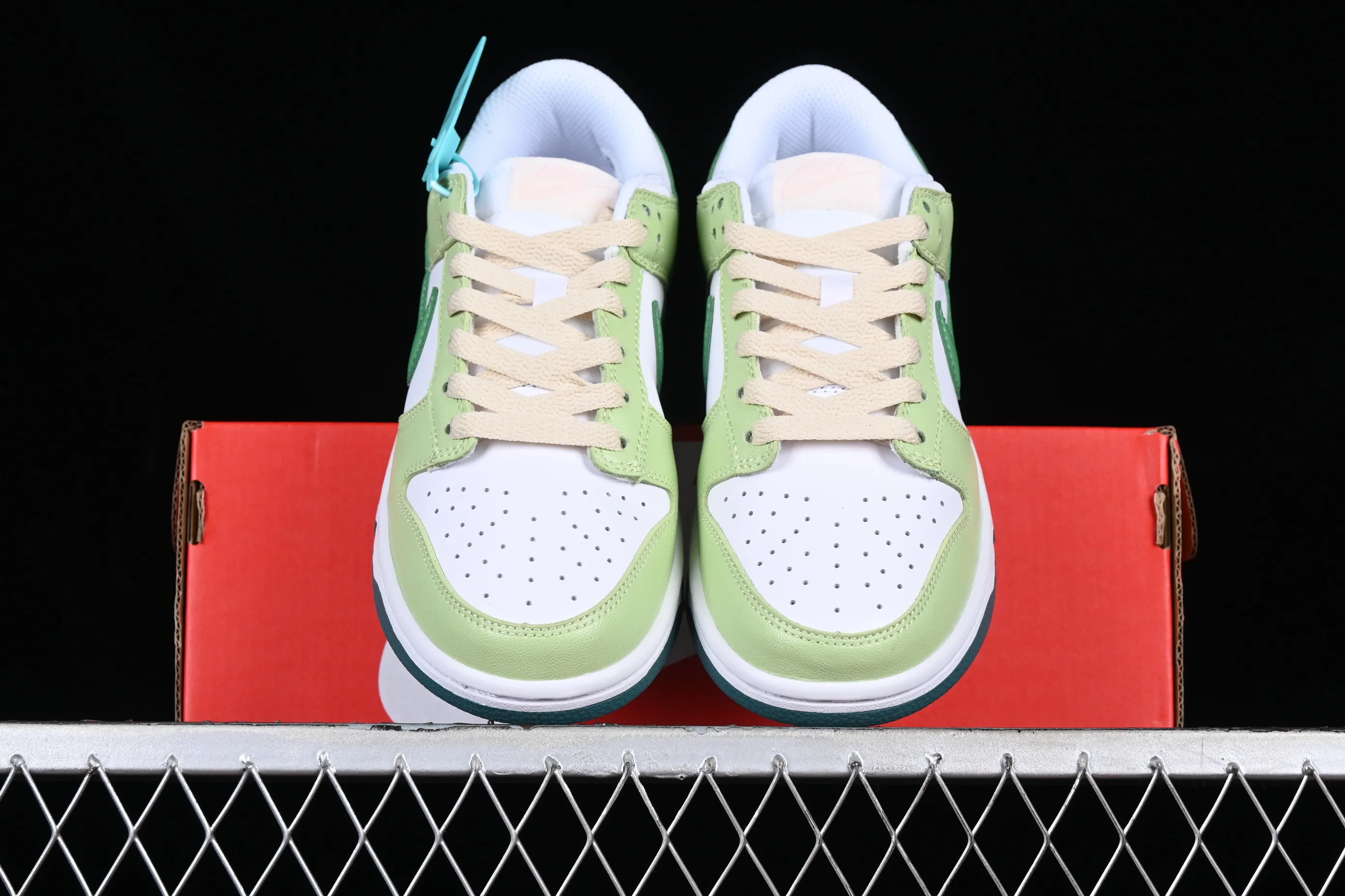 All categories Nk SB Dunk series Nk SB Dunk Low low-top sneakers Nk SB Dunk Low white green SB low-top sports and leisure sneakers FD9911-101